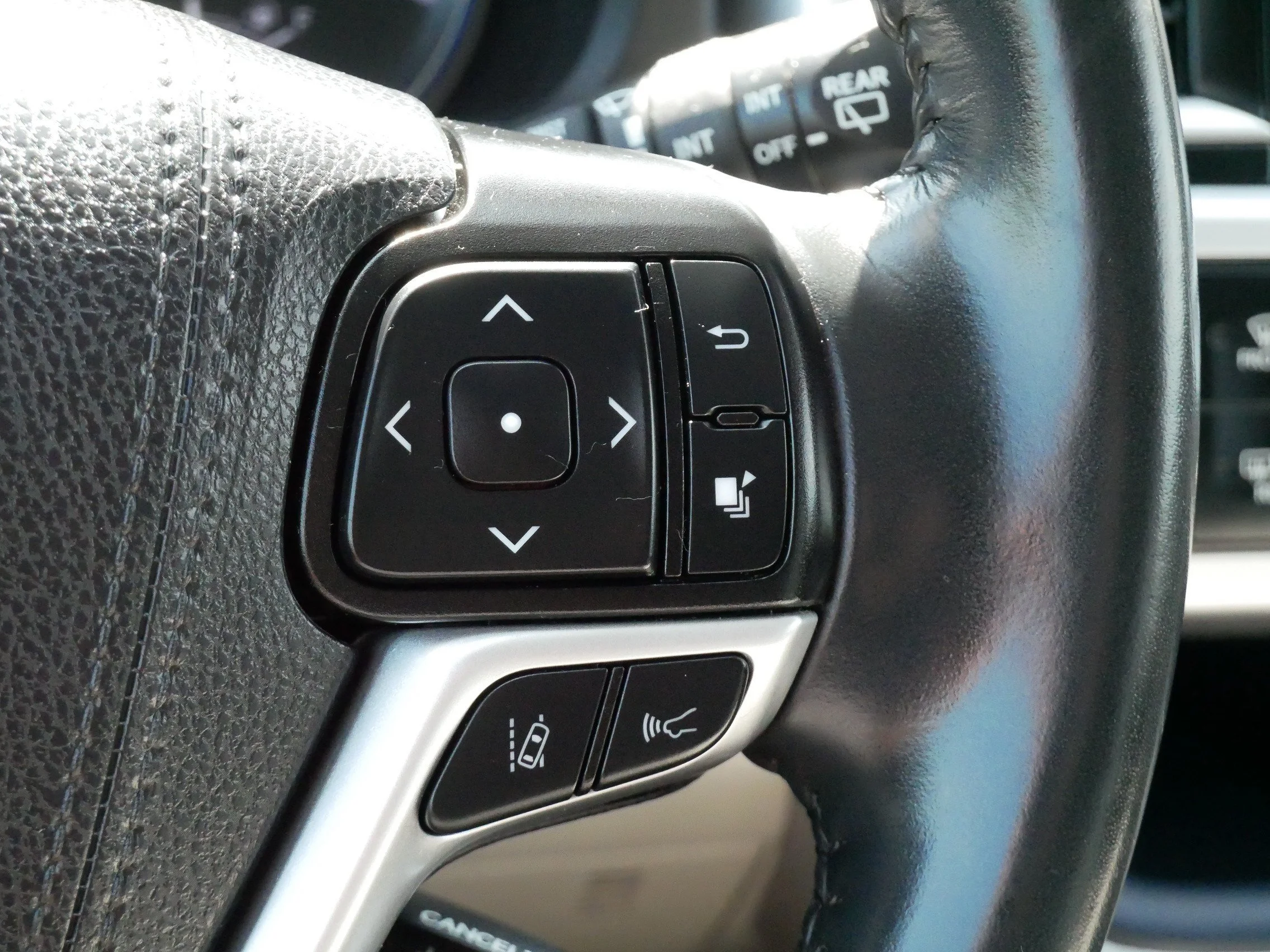 Used 2019 Celestial Silver Metallic Toyota XLE image 26