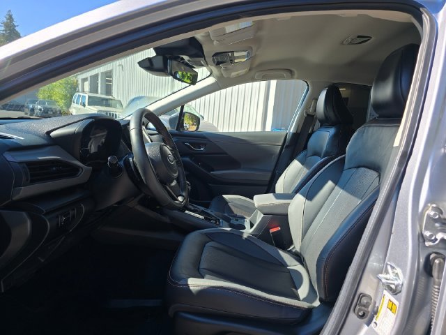 Used 2025 Ice Silver Metallic Subaru Limited image 19