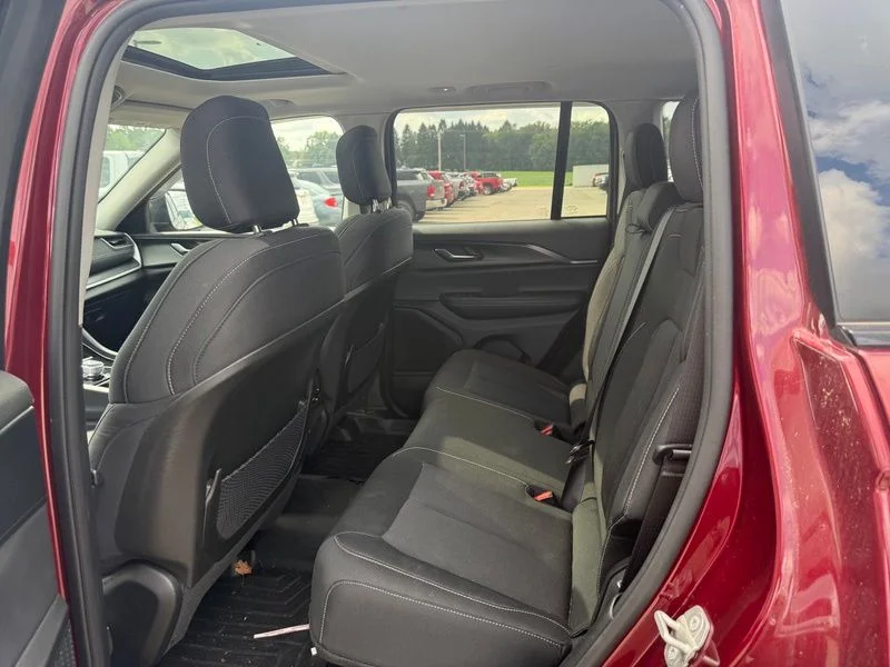 Used 2023 Red Jeep Laredo X image 6
