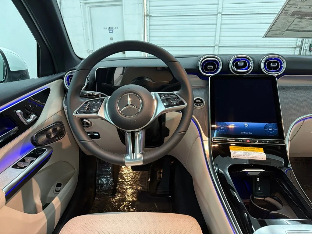 New 2027 White Mercedes-Benz GLC 300 image 25