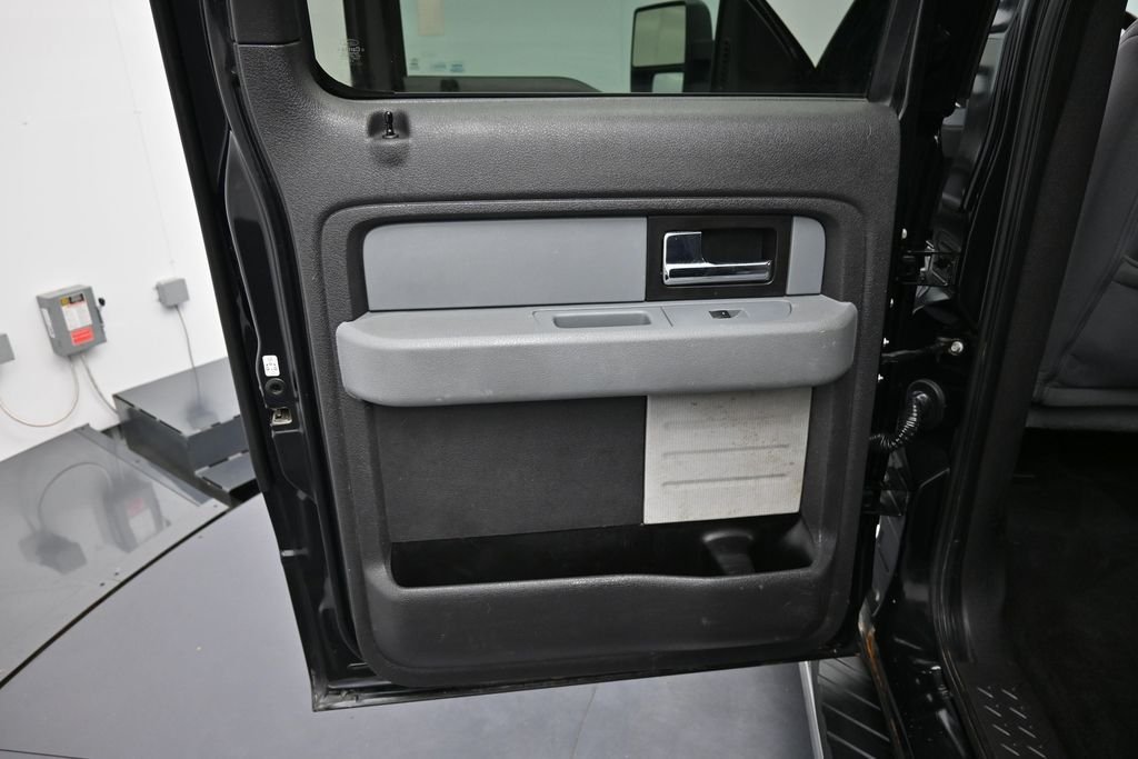 Used 2013  Ford XLT image 25