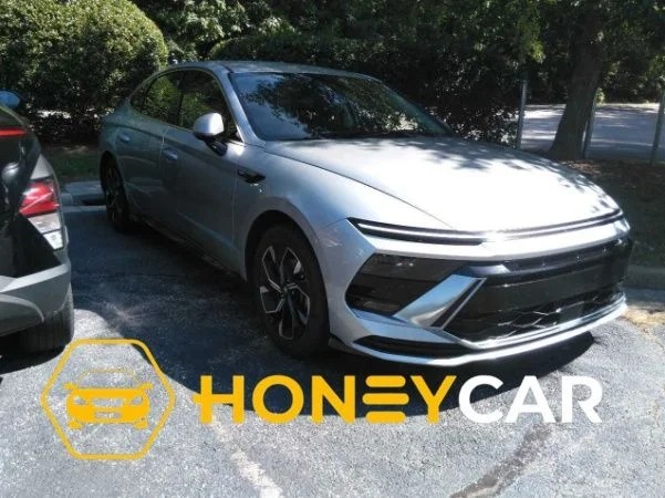 Used 2025 Silver Hyundai SEL image 1