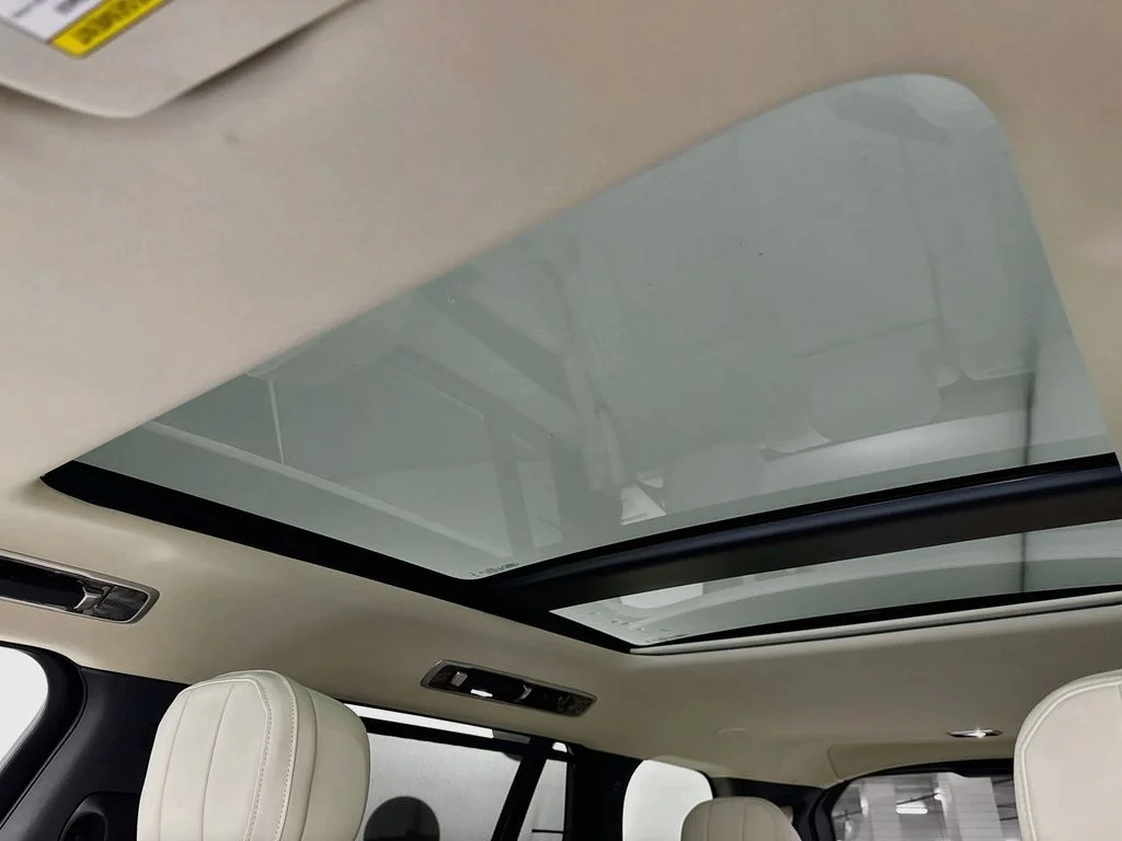 New 2027 Santorini Black Land Rover SE image 22