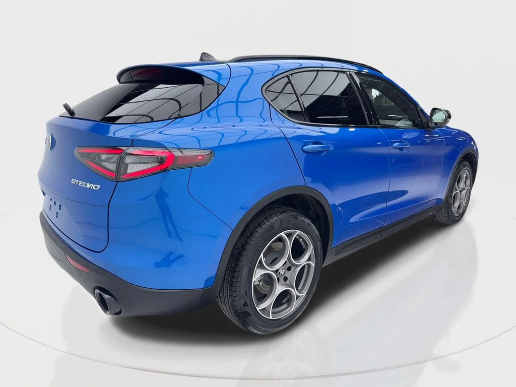 New 2025 Blue Alfa Romeo Base image 9