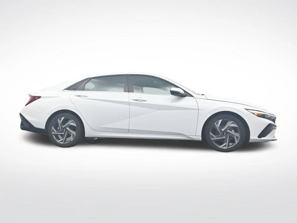 Used 2025 White Hyundai Limited image 33
