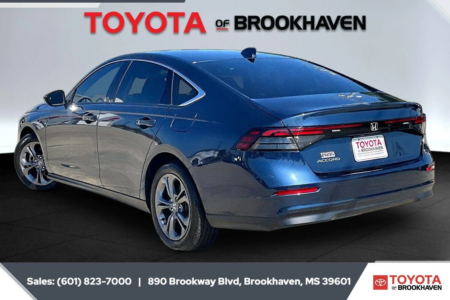 Used 2024 Canyon River Blue Metallic Honda EX image 2