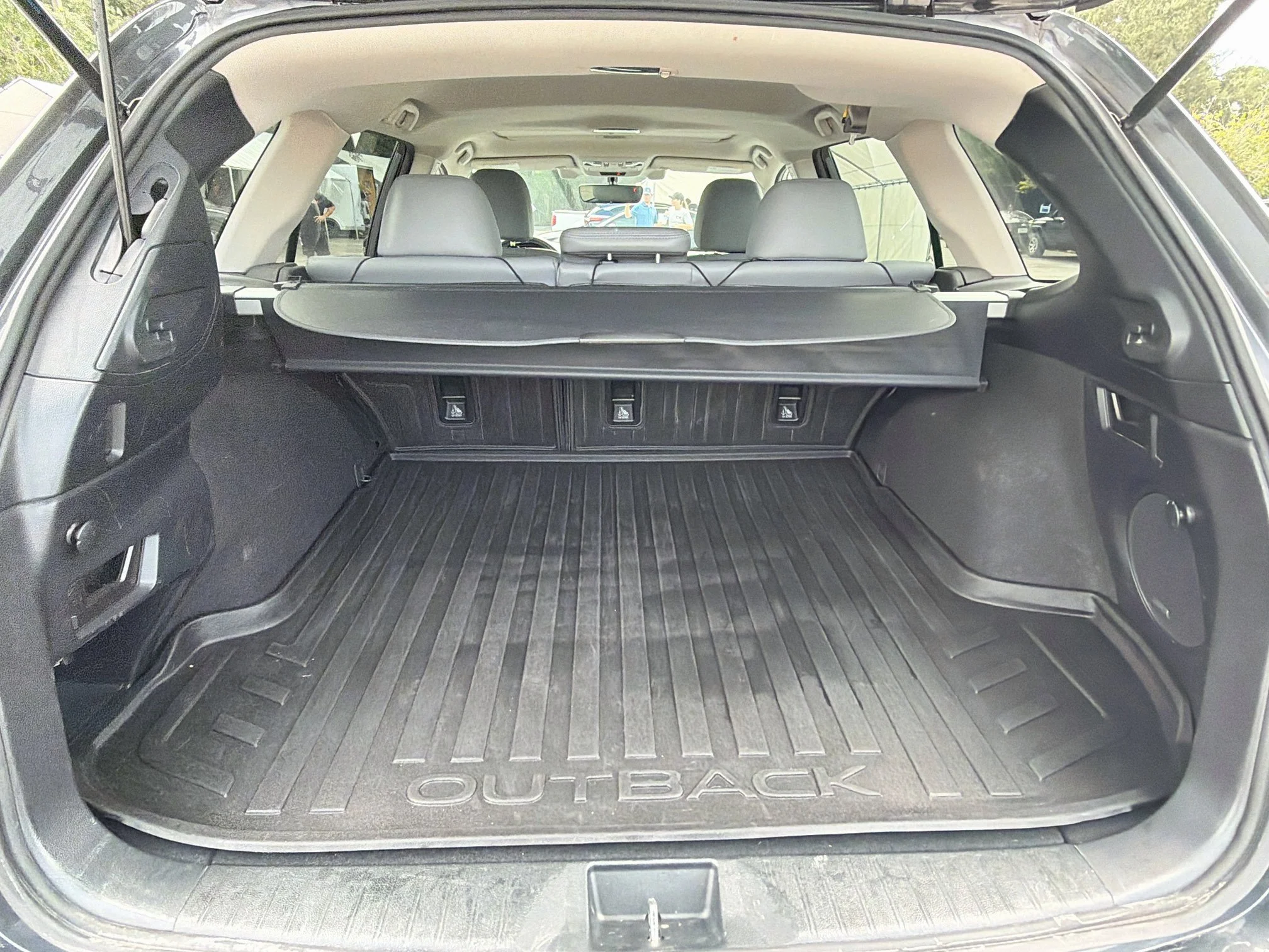 Used 2018 Magnetite Gray Metallic Subaru Limited image 9
