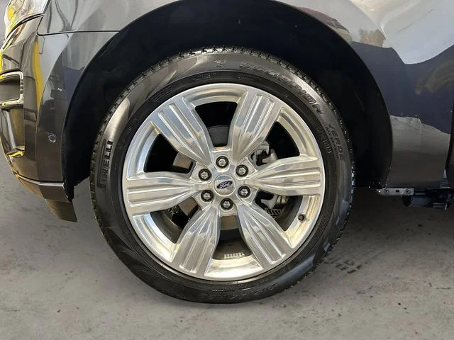 Used 2024 Gray Ford Platinum image 9