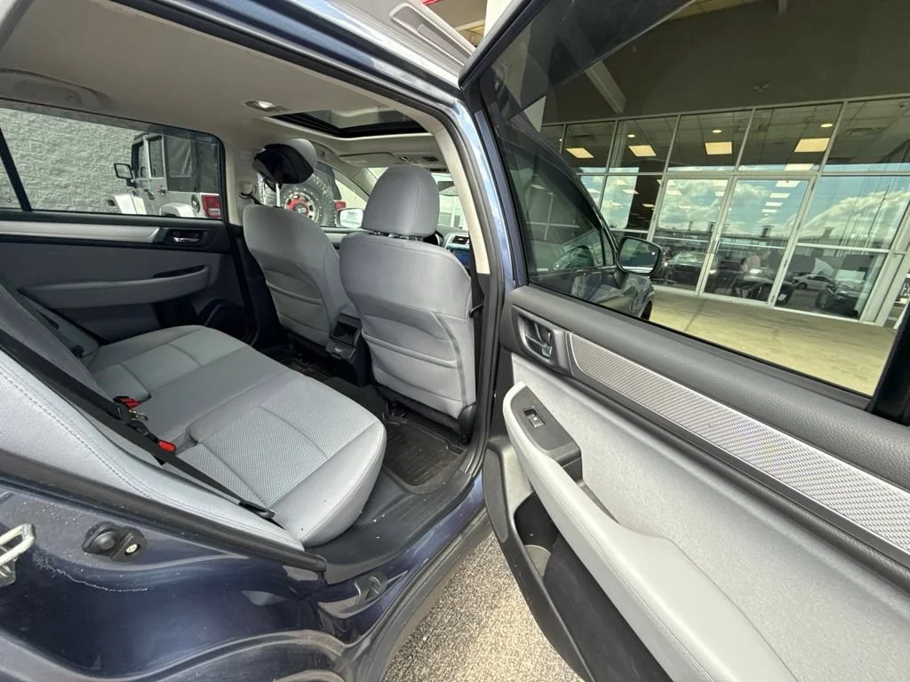 Used 2018 Twilight Blue Metallic Subaru 2.5i Premium image 18