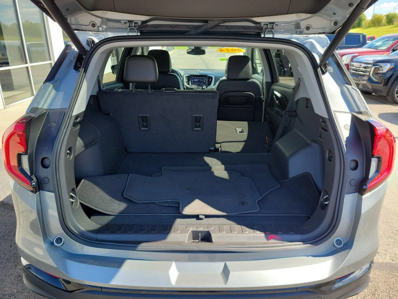 Used 2024 Sterling Metallic GMC SLT image 7