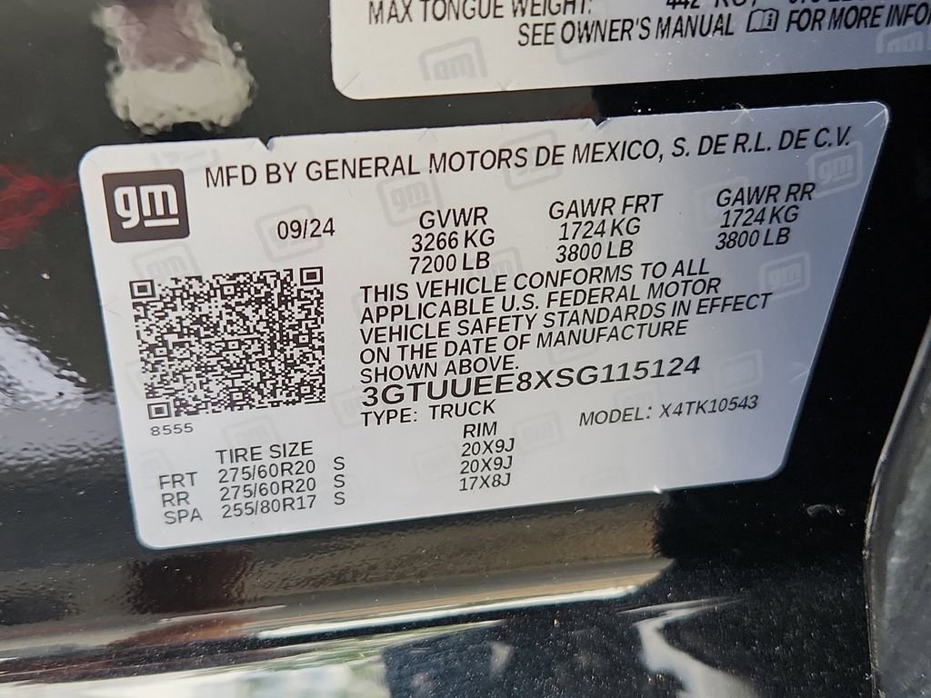 Used 2025 Onyx Black GMC AT4 image 18