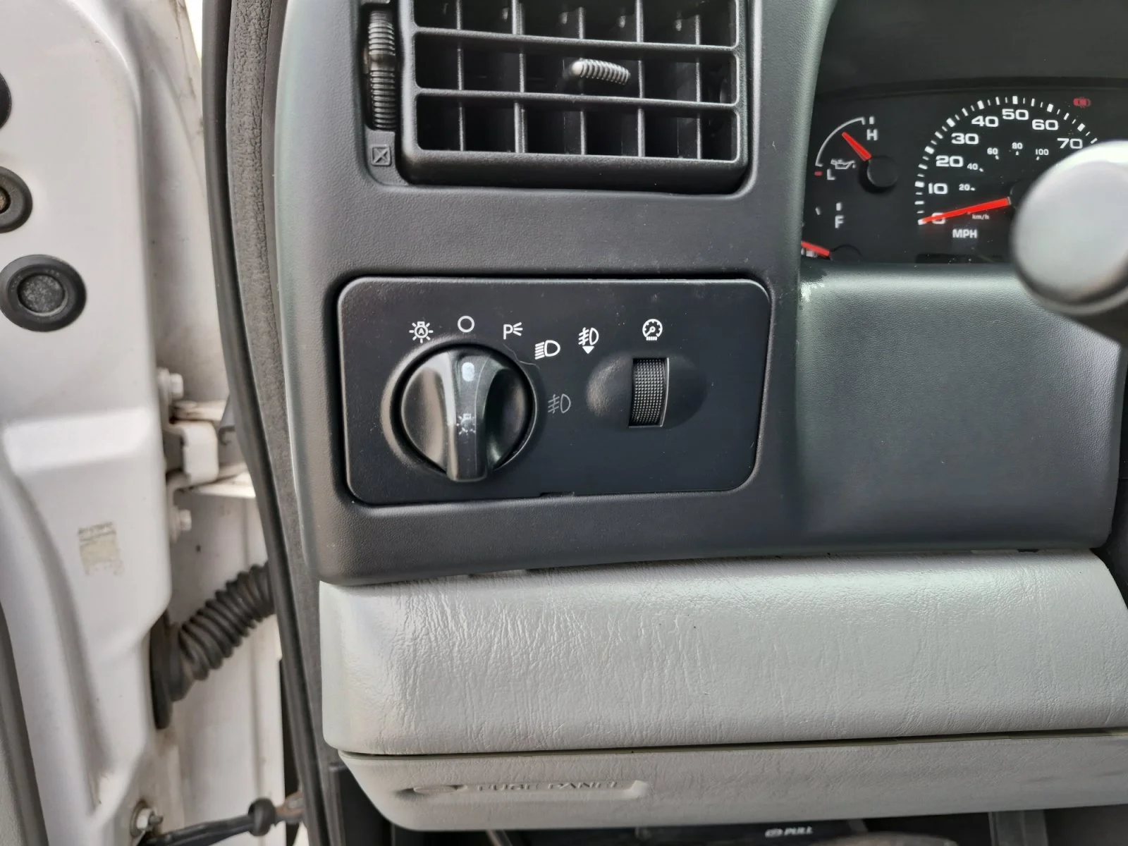 Used 2004 White Ford XL image 23