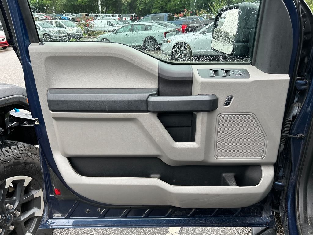 Used 2018 Blue Ford XL image 7