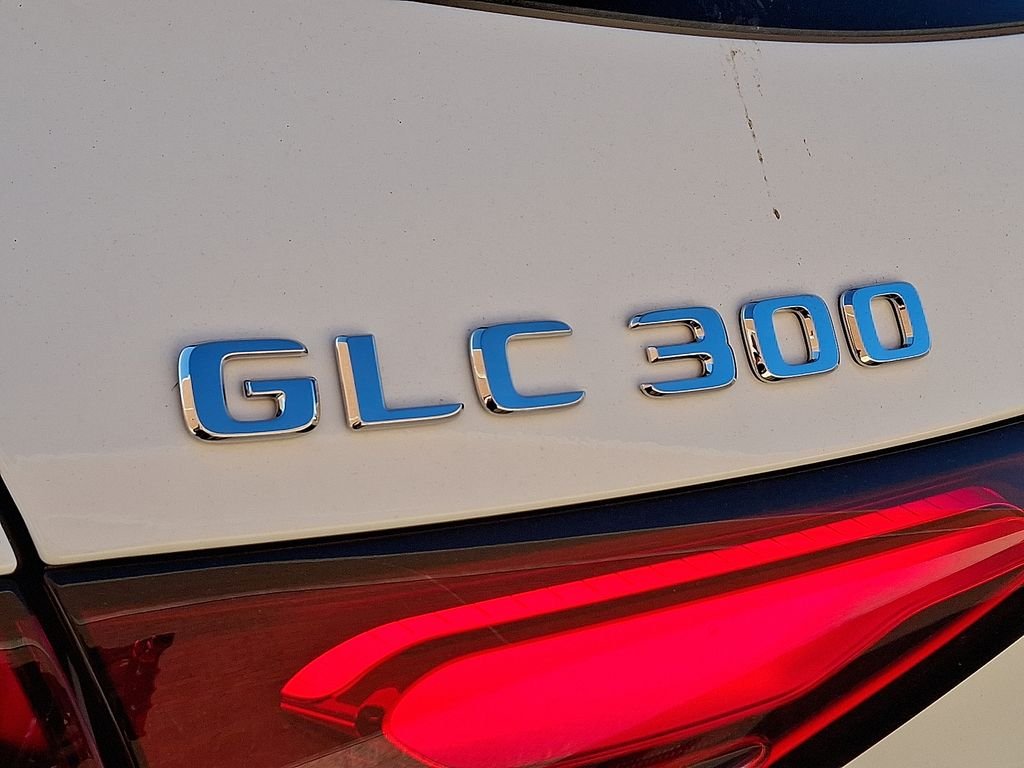 Used 2026 Polar White Mercedes-Benz GLC 300 image 19