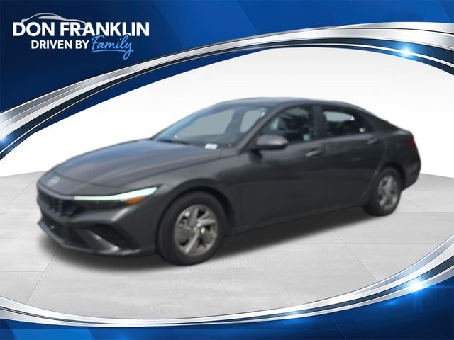 Used 2025 Gray Hyundai SE image 1
