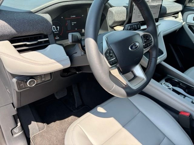 New 2026 Star White Metallic Tri-Coat Ford Active image 13