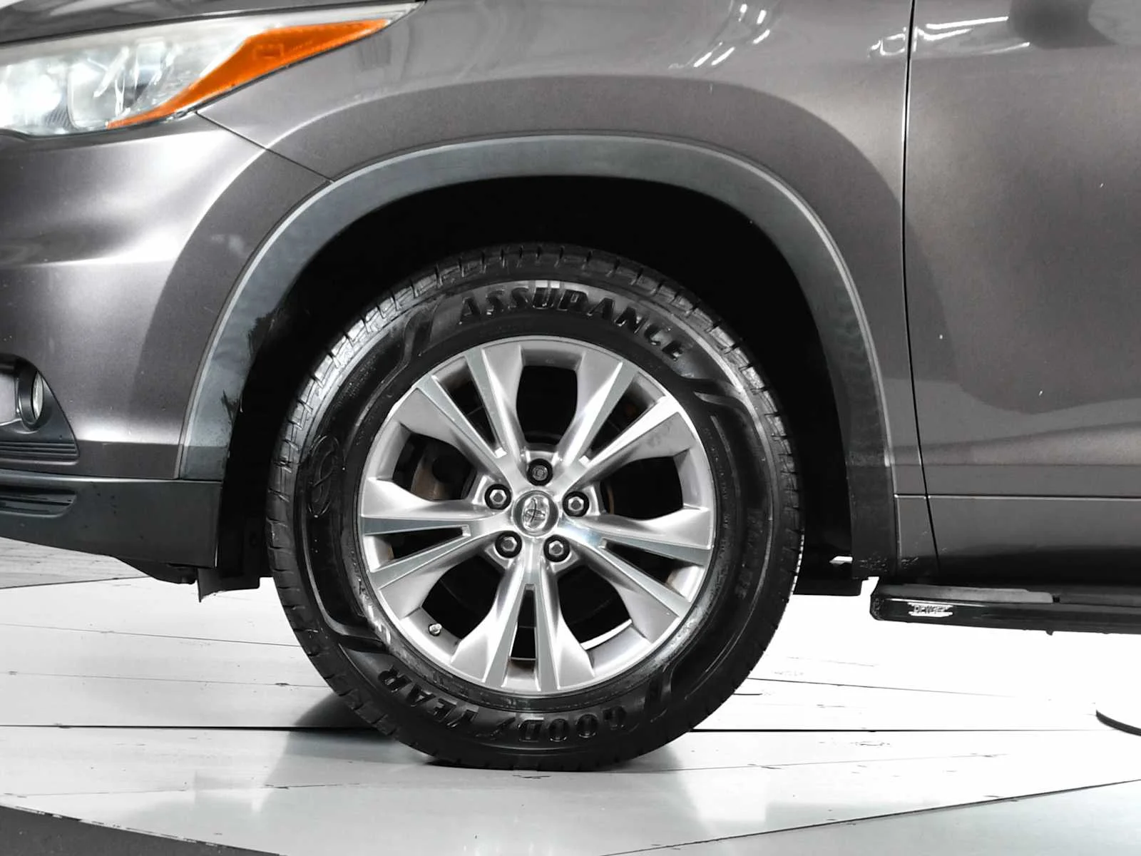 Used 2015 Predawn Gray Mica Toyota LE image 11
