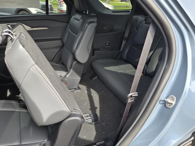 New 2027 Vapor Blue Metallic Ford Active image 24
