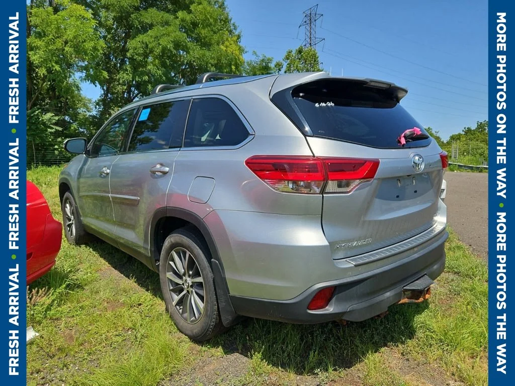 Used 2019 Silver Toyota XLE image 4