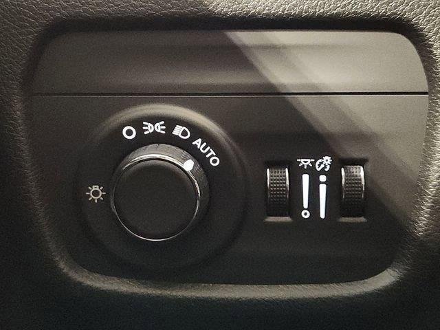 Used 2023 White Jeep Altitude image 17