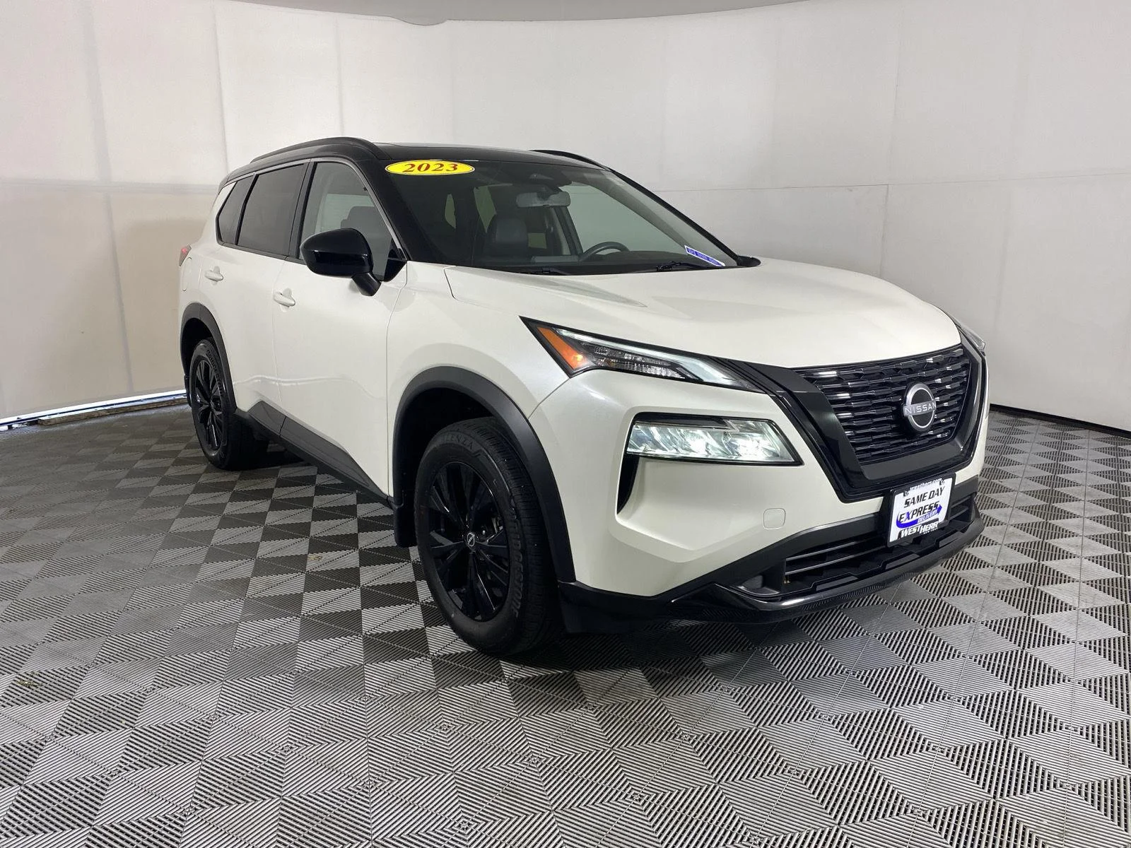 Used 2023 Pearl White Tricoat/Super Black Nissan SV image 11