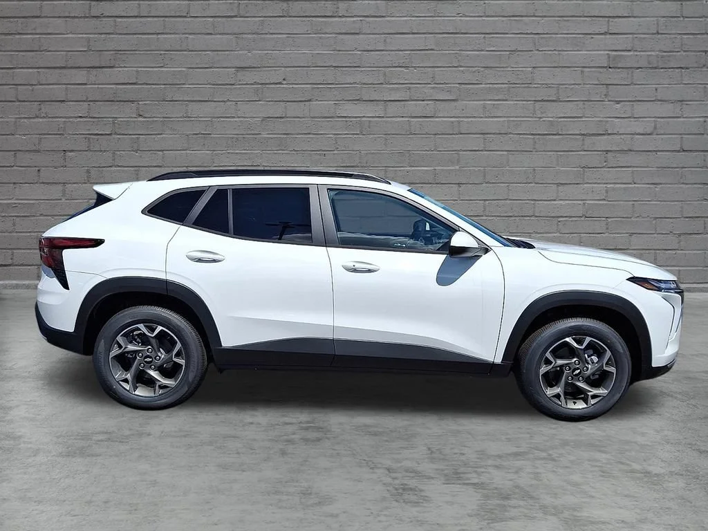 New 2026 Summit White Chevrolet LT image 9
