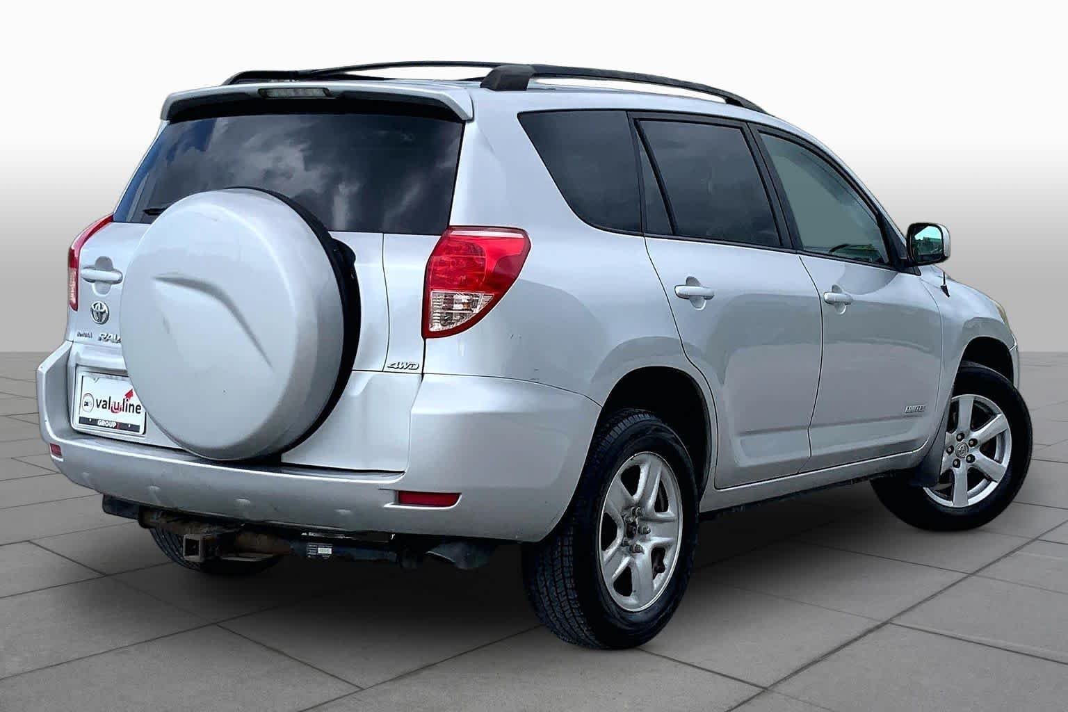 Used 2007 Classic Silver Metallic Toyota Limited image 12
