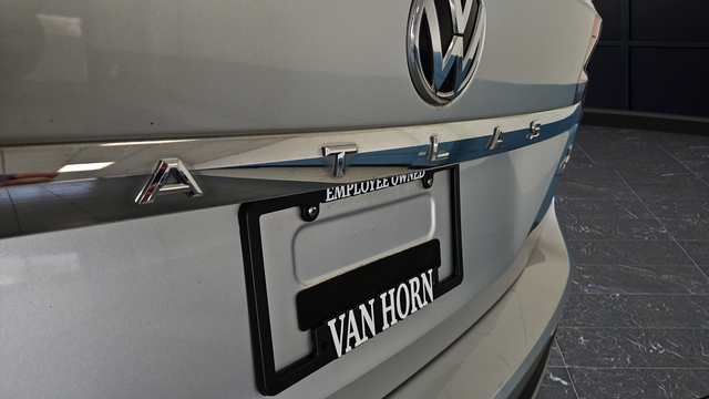 Used 2018 Reflex Silver Metallic Volkswagen 3.6L V6 SE image 36