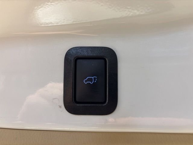Used 2019 Blizzard Pearl Toyota LE Plus image 17