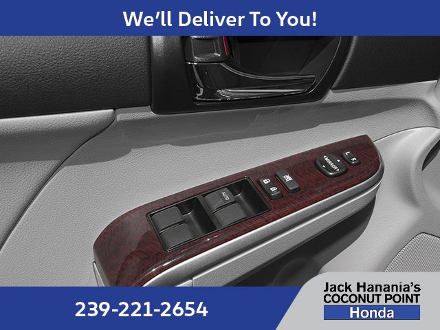 Used 2013 Silver Toyota XLE image 17