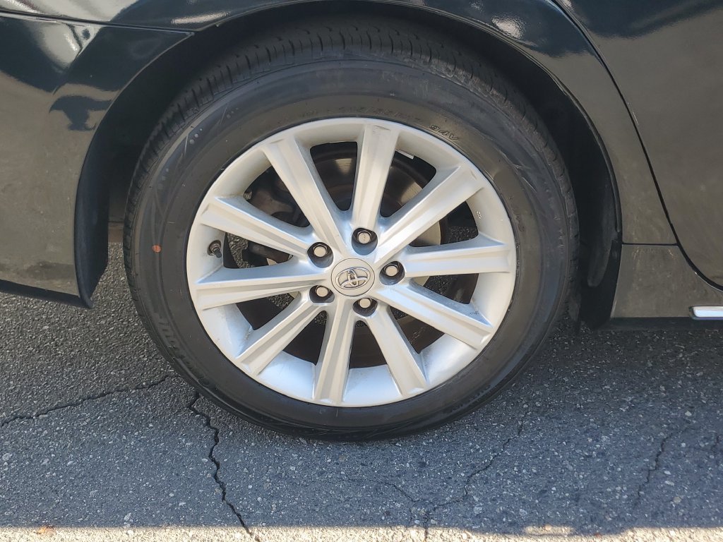 Used 2013 Cosmic Gray Mica Toyota XLE image 5
