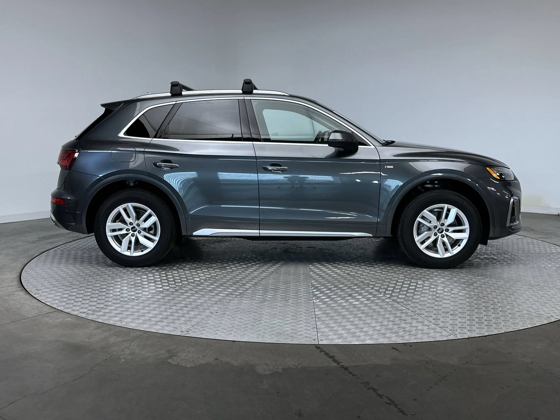 Used 2023 Daytona Gray Pearl Effect Audi S line Premium image 10