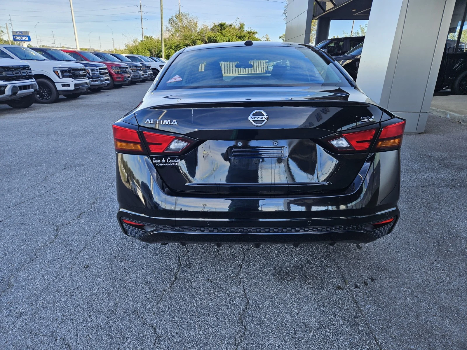 Used 2022 Super Black Nissan 2.5 SV FWD image 5