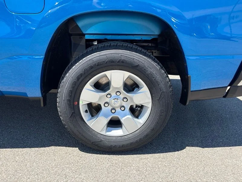 New 2026 Hydro Blue Pearl-Coat Exterior Paint RAM Big Horn/Lone Star image 32