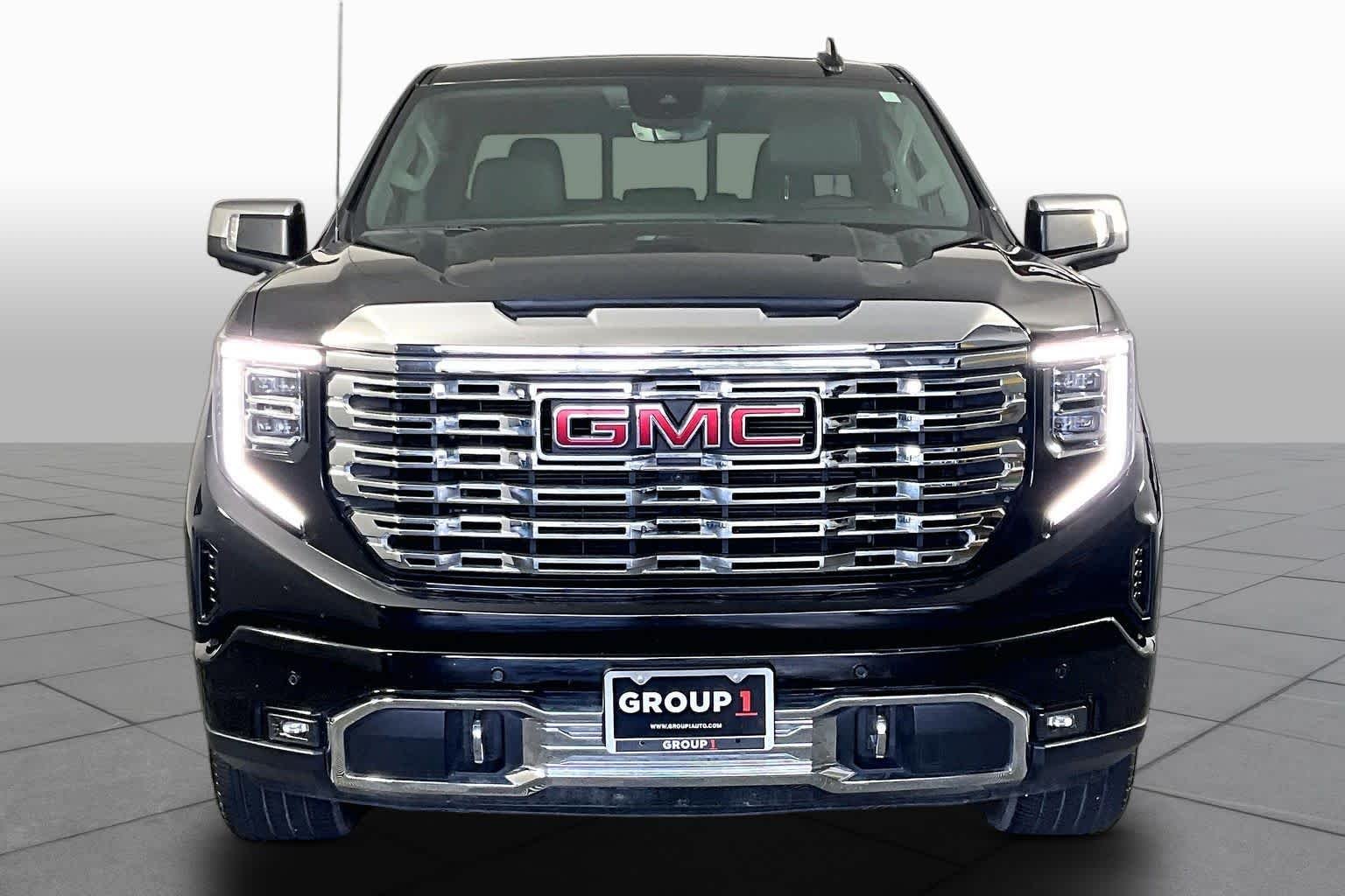 Certified Used 2025 Onyx Black GMC Denali image 4