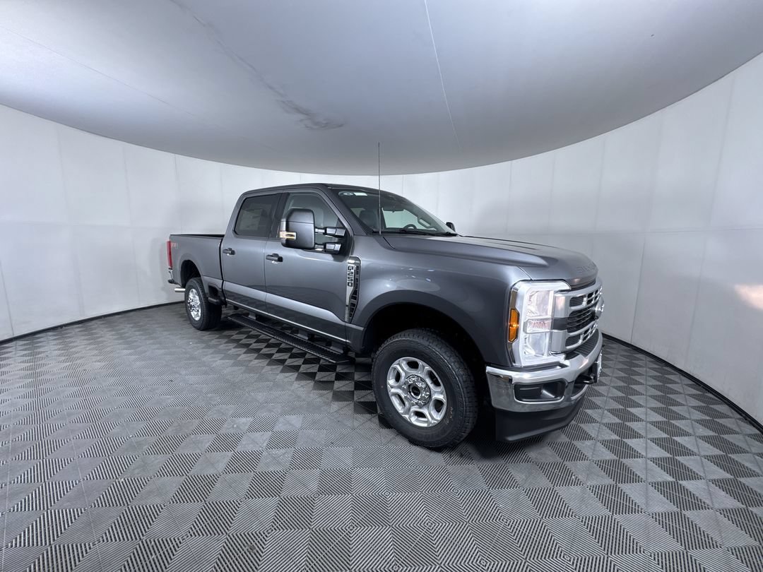 New 2026 Carbonized Gray Metallic Ford XLT image 2