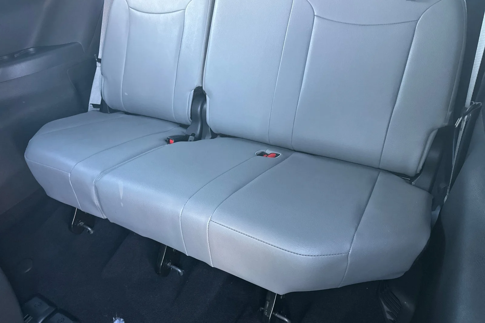 2025 Toyota Sienna XLE - Photo 21