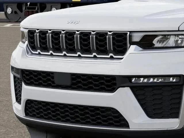 New 2027 Bright White Clear-Coat Paint Jeep Limited Reserve image 7
