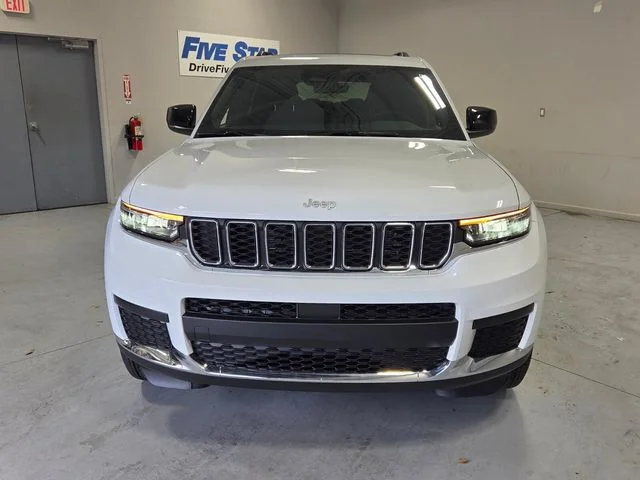 New 2026 Bright White Clear-Coat Exterior Paint Jeep Laredo X image 2