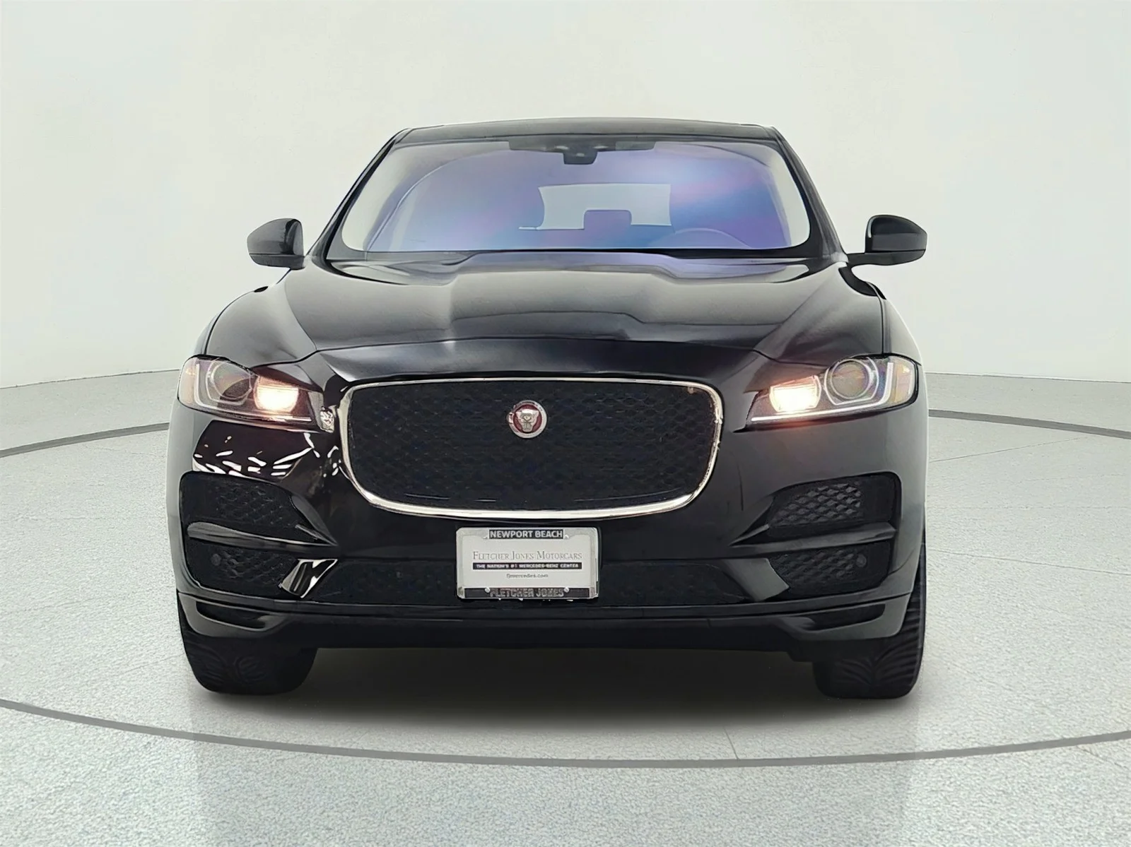 Used 2019 Narvik Black Jaguar 25t Premium AWD image 2