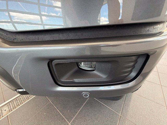 New 2026 Carbonized Gray Metallic Ford XLT image 4