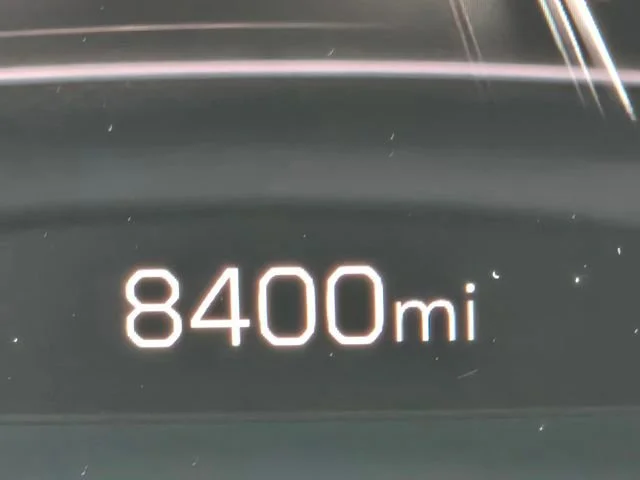 Used 2025 Summit White GMC Elevation image 34