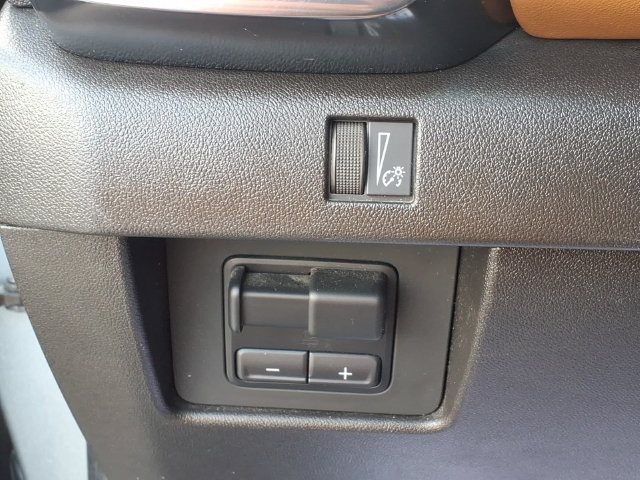 Used 2025 Sterling Metallic GMC AT4 image 14