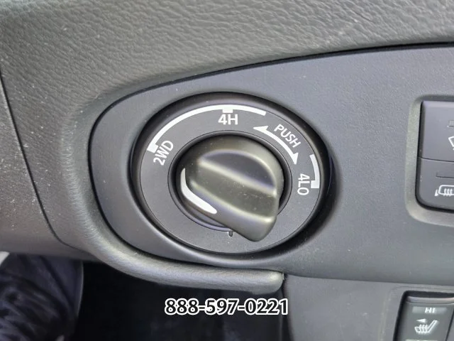 Used 2022 Glacier White NISSAN SV image 28