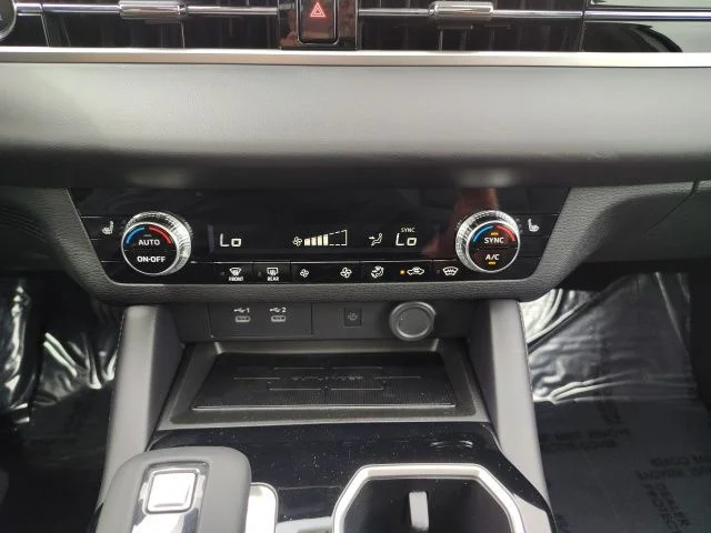 New 2025 White Mitsubishi Trail Edition image 23