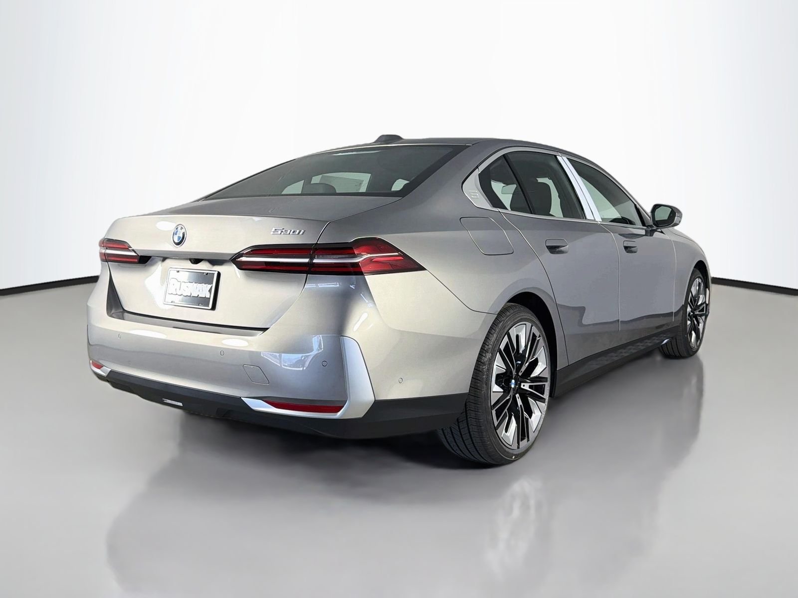 New 2027 Oxide Grey Metallic BMW 530i image 7