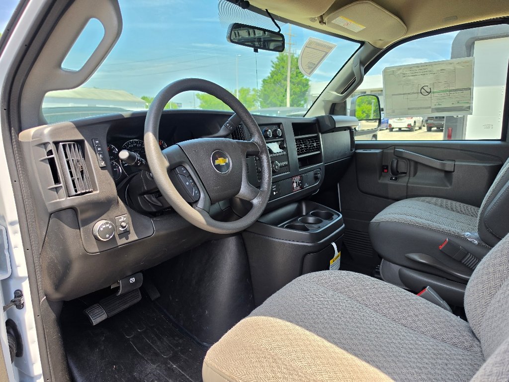 New 2026 Summit White Chevrolet Work Van image 13