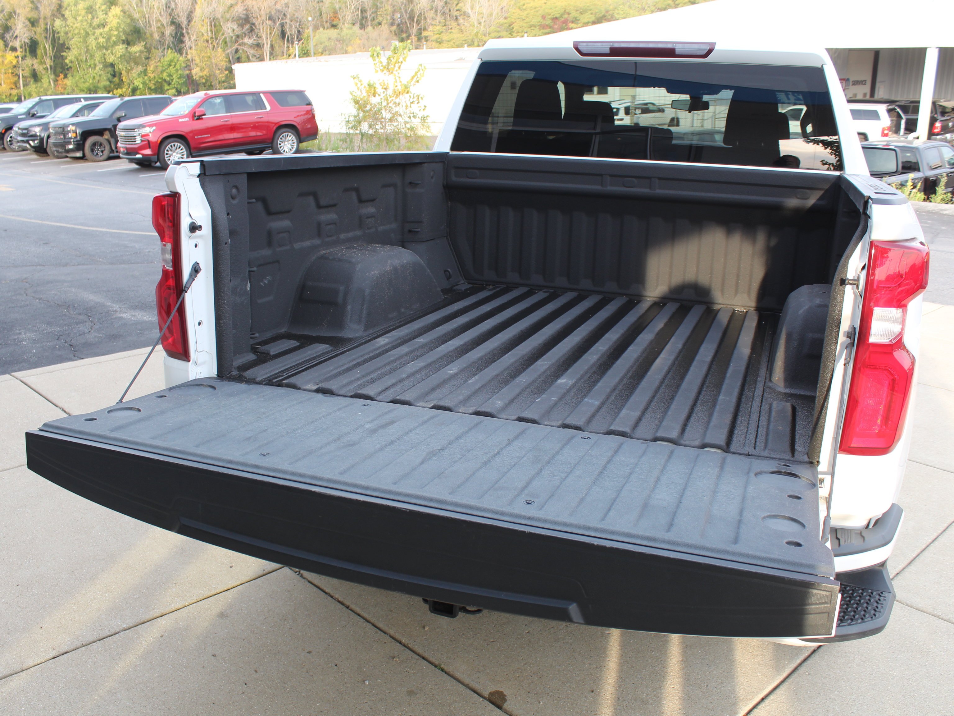 Used 2021 SUMMIT WHITE Chevrolet Custom image 28