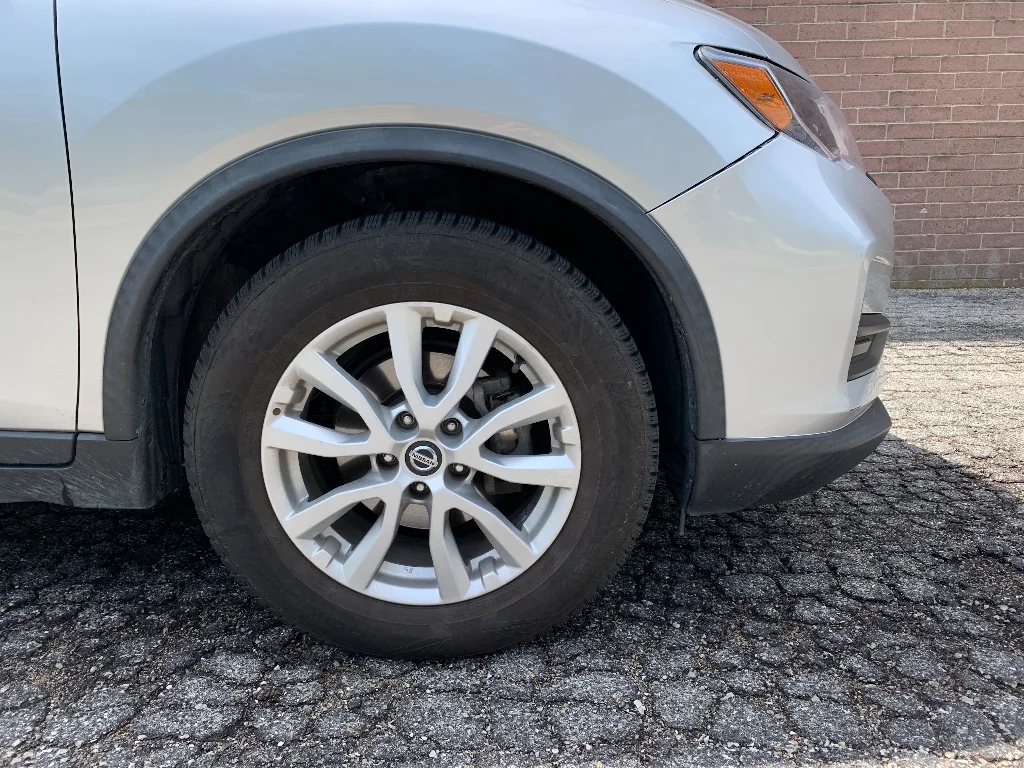 Used 2019 Brilliant Silver Metallic Nissan SV image 13
