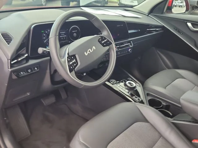 Used 2025 Red Kia Wind image 18